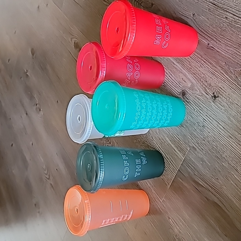 Starbucks Venti 6 Cups with lids